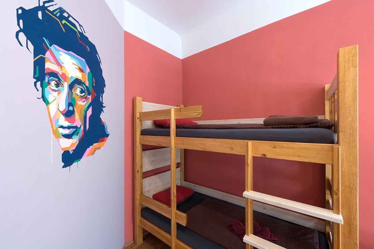 Hostel Elf Прага Экстерьер фото