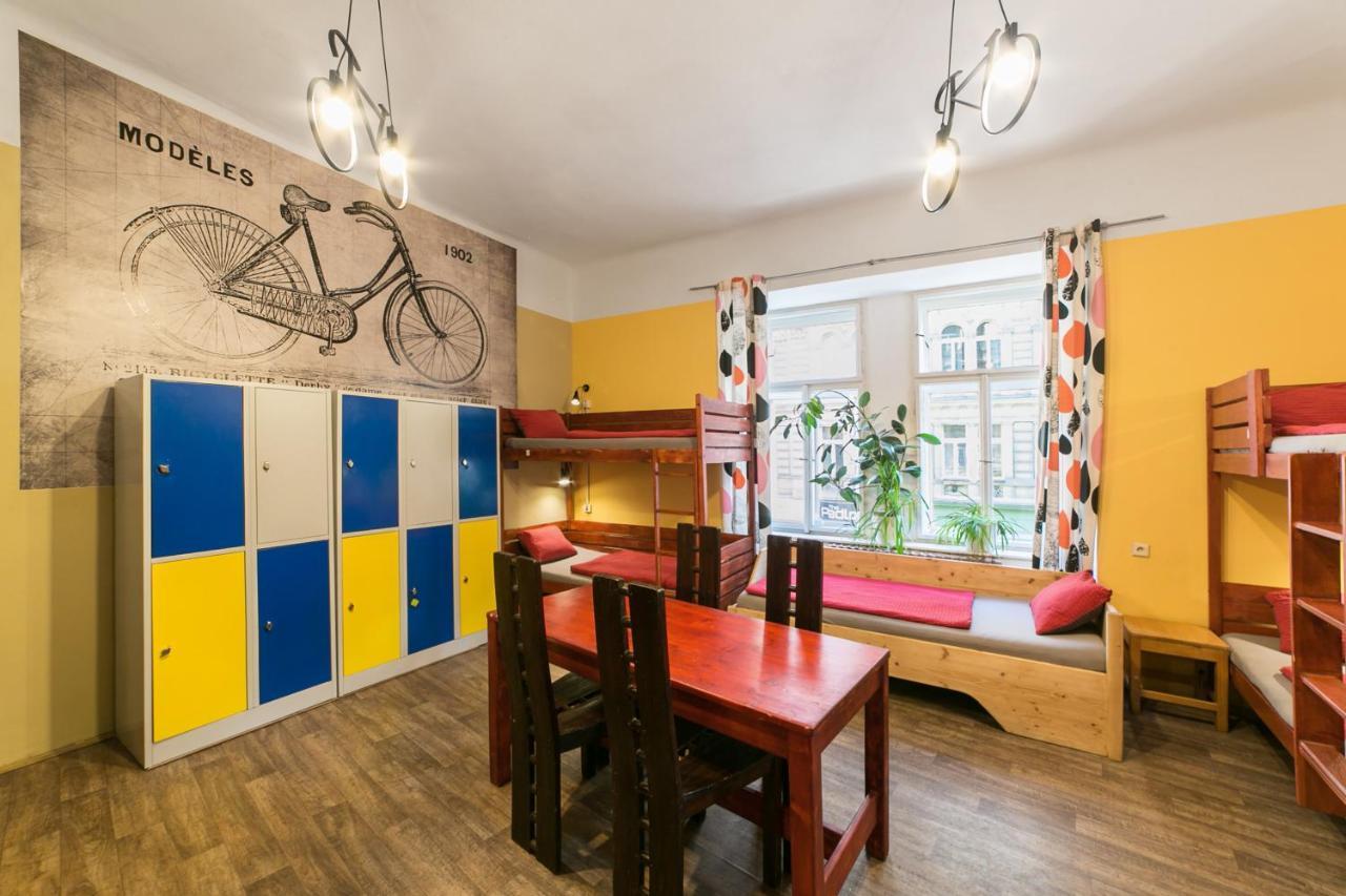 Hostel Elf Прага Экстерьер фото