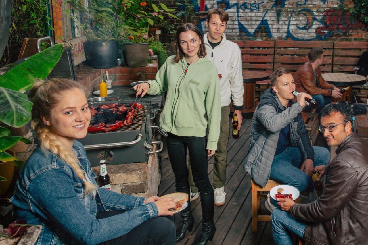 Hostel Elf Прага Экстерьер фото