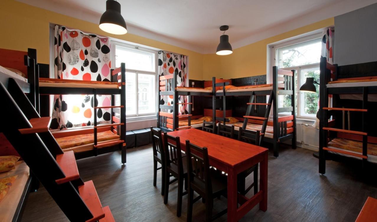 Hostel Elf Прага Экстерьер фото