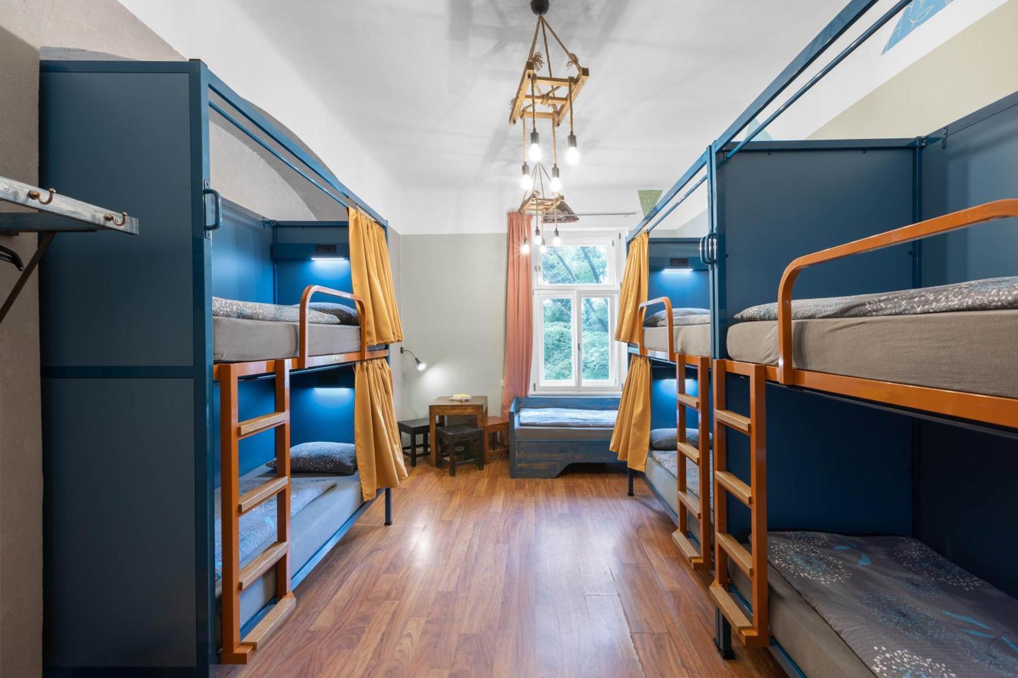 Hostel Elf Прага Экстерьер фото
