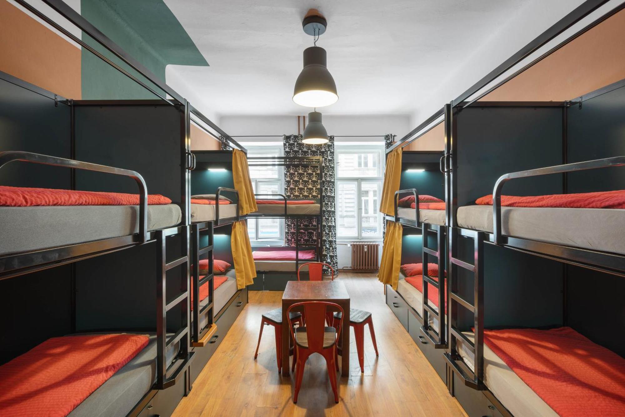 Hostel Elf Прага Экстерьер фото