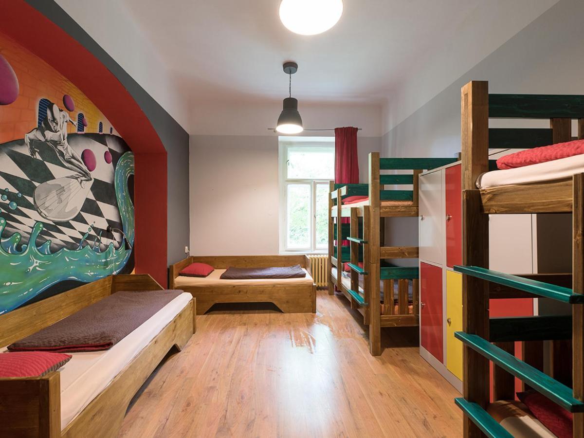 Hostel Elf Прага Экстерьер фото