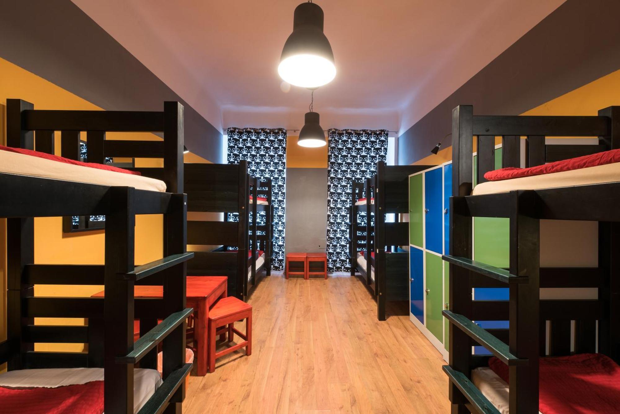 Hostel Elf Прага Экстерьер фото