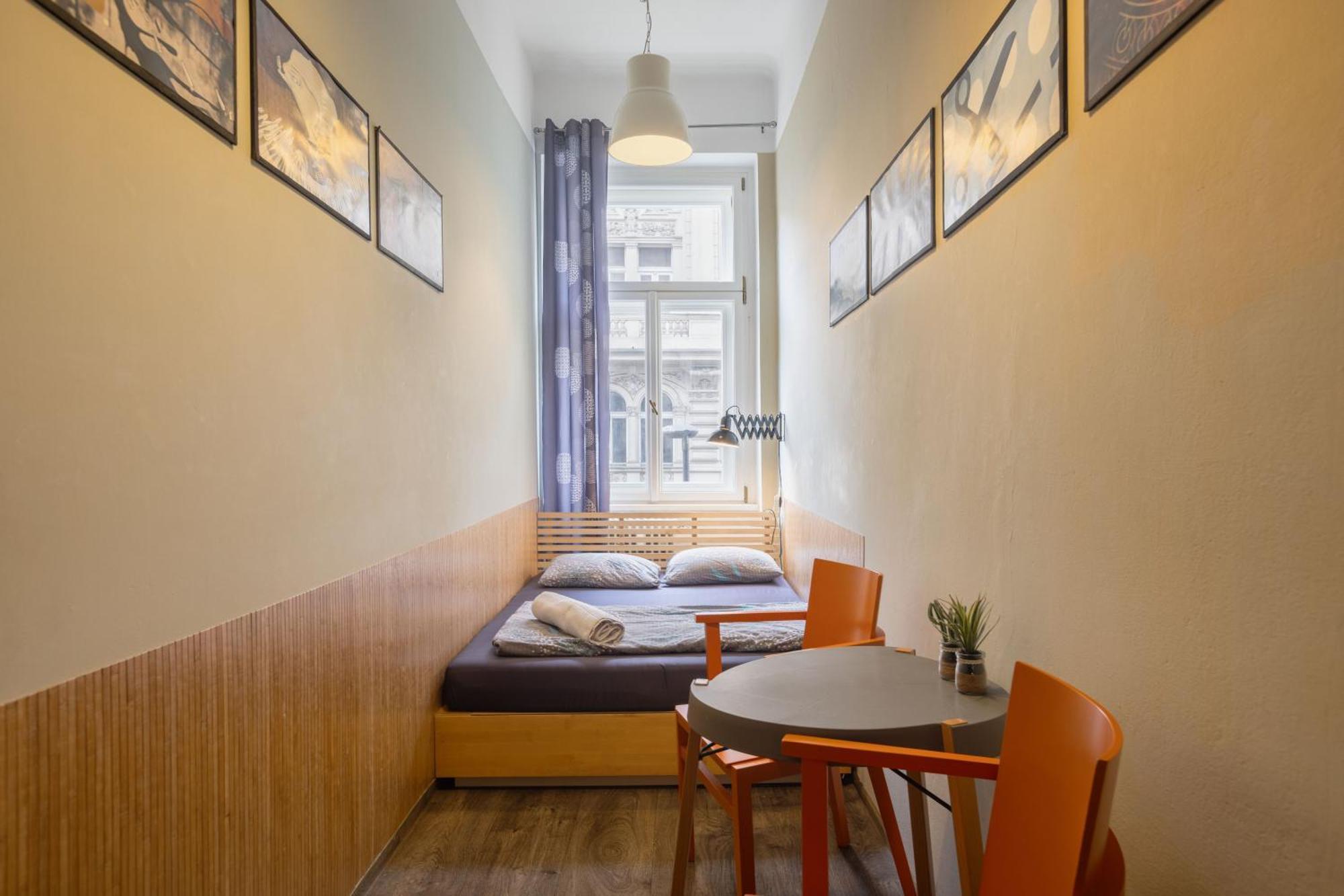 Hostel Elf Прага Экстерьер фото