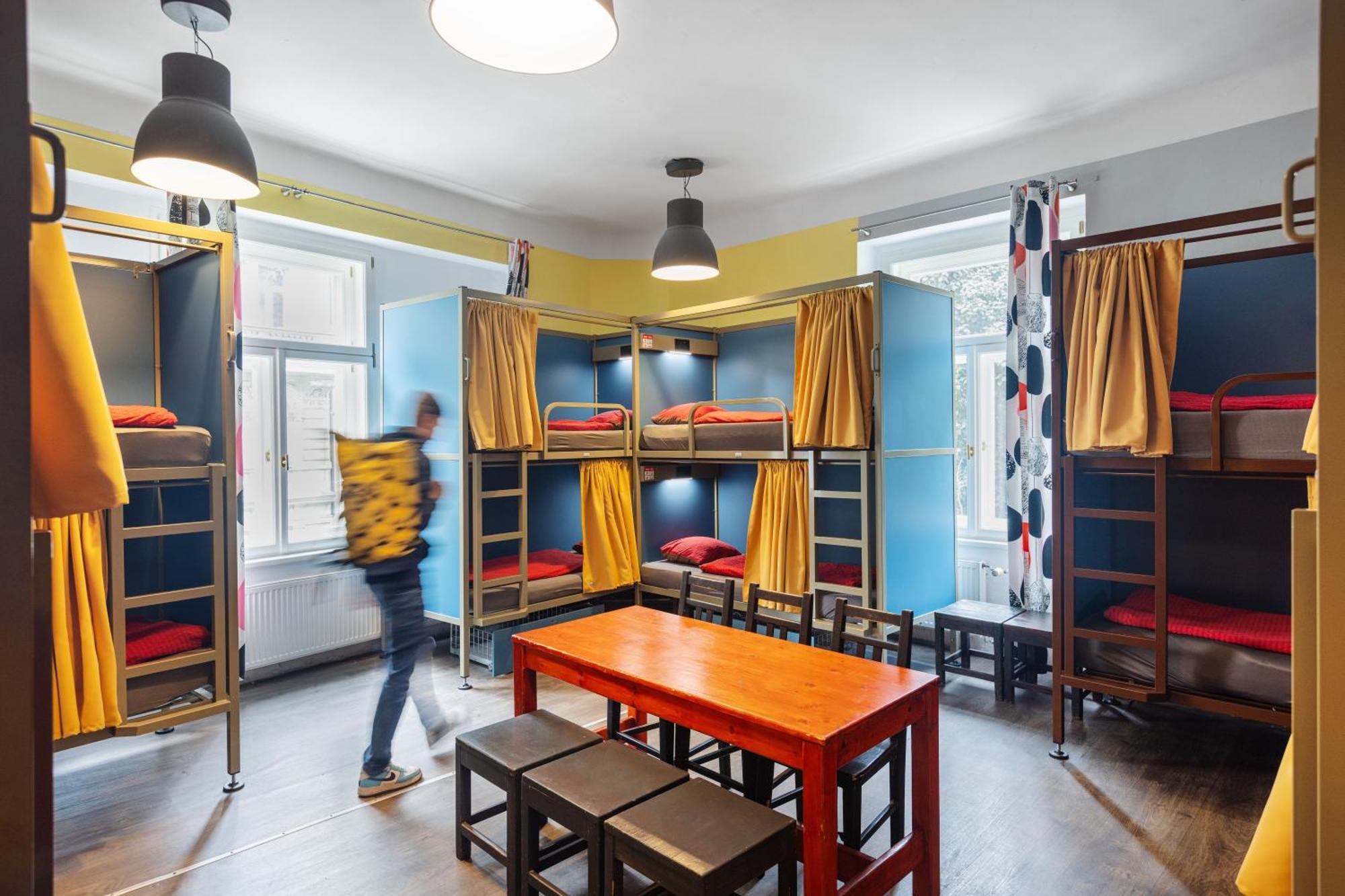 Hostel Elf Прага Экстерьер фото