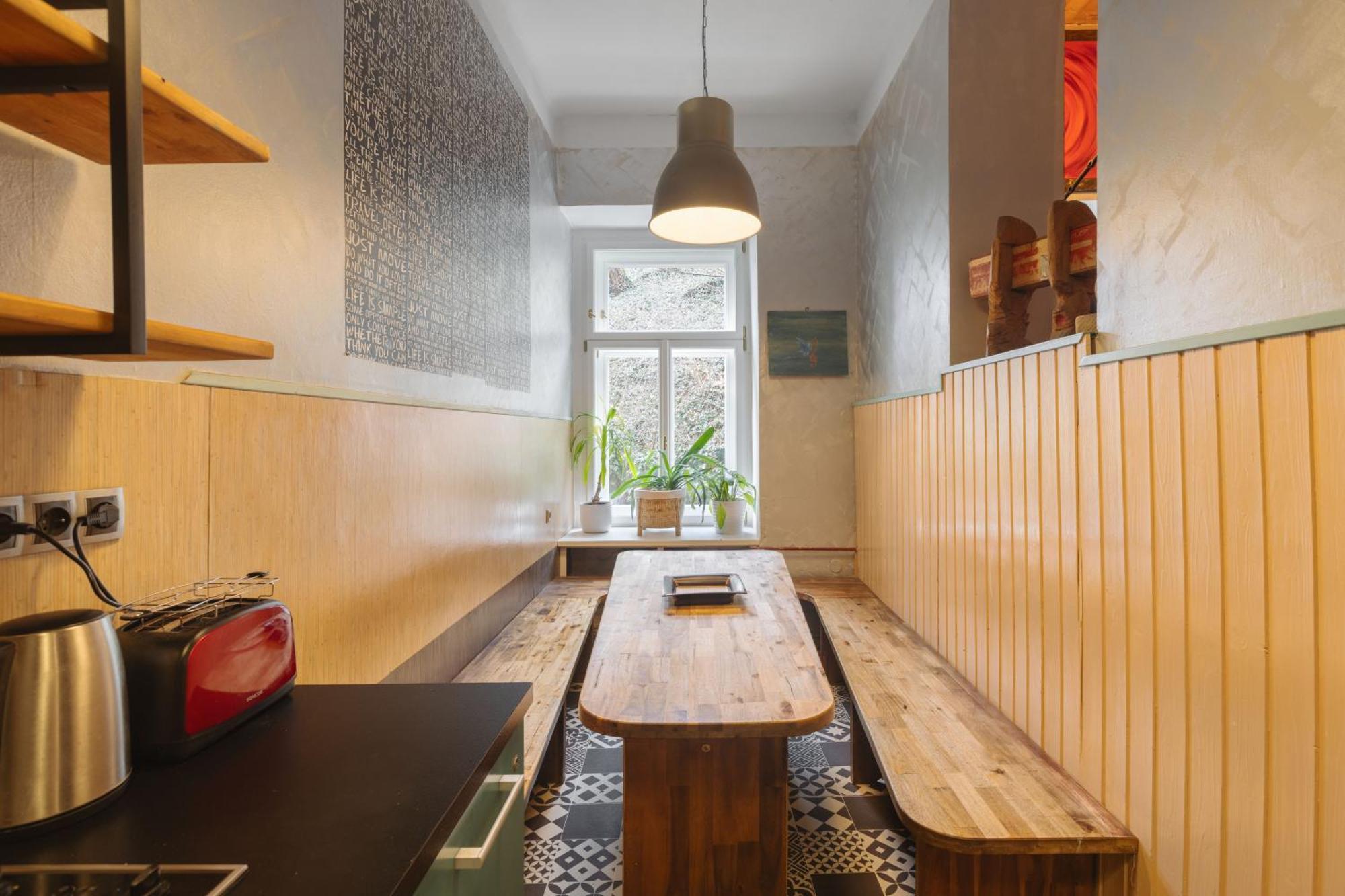 Hostel Elf Прага Экстерьер фото