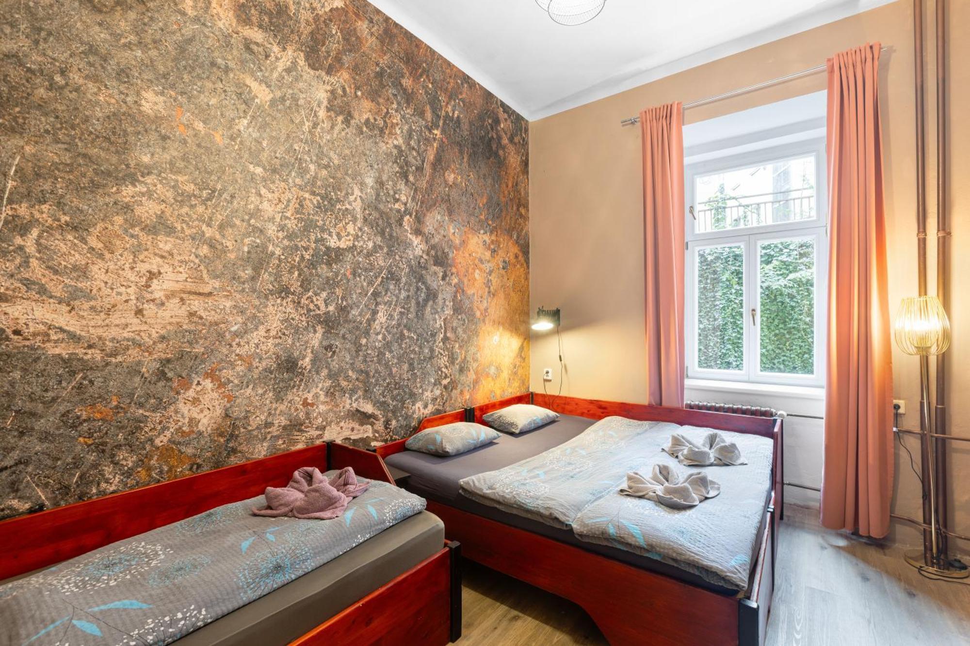 Hostel Elf Прага Экстерьер фото