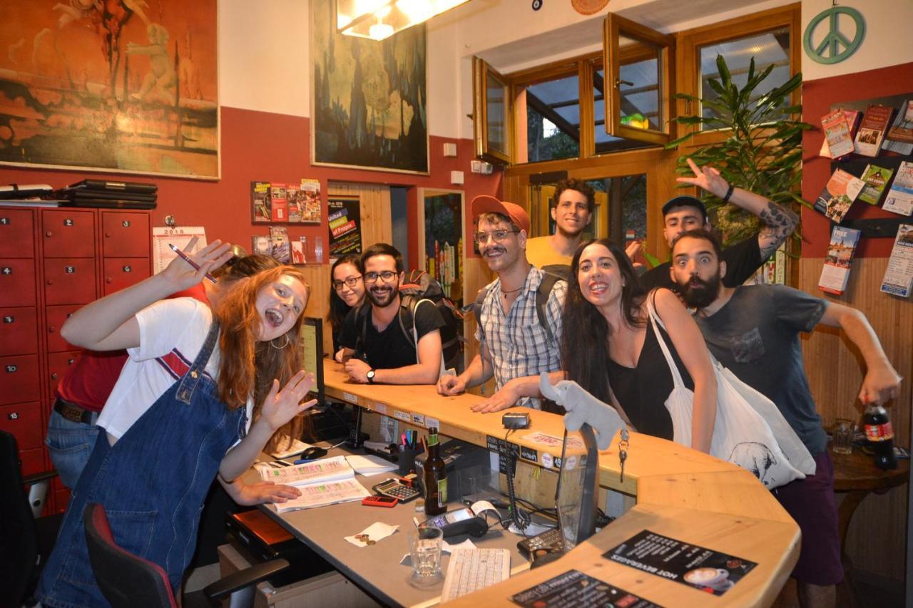 Hostel Elf Прага Экстерьер фото