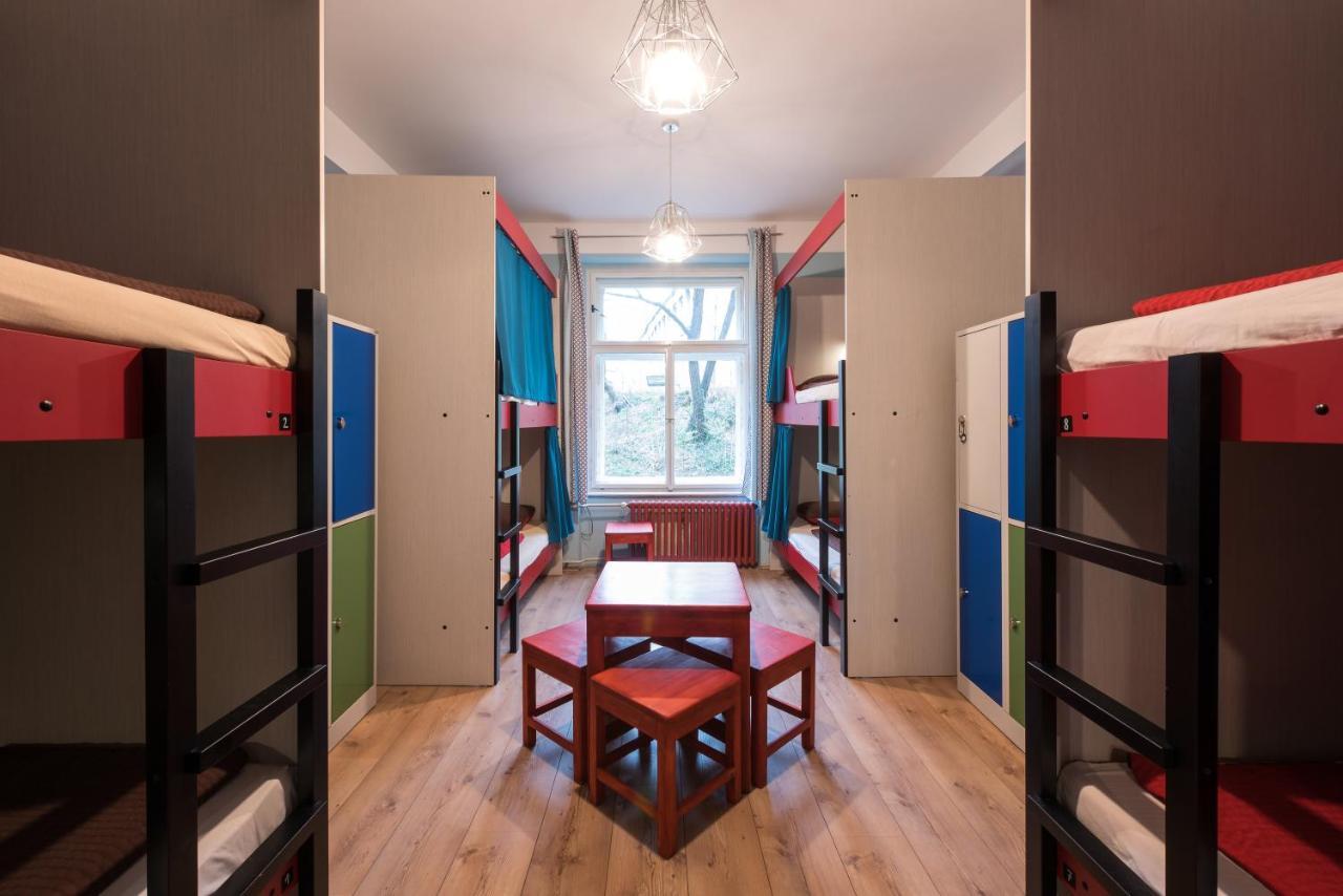 Hostel Elf Прага Экстерьер фото