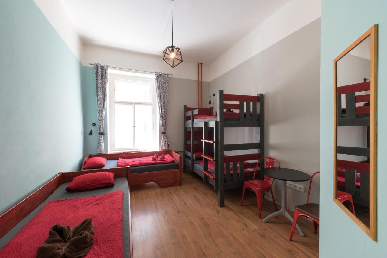 Hostel Elf Прага Экстерьер фото